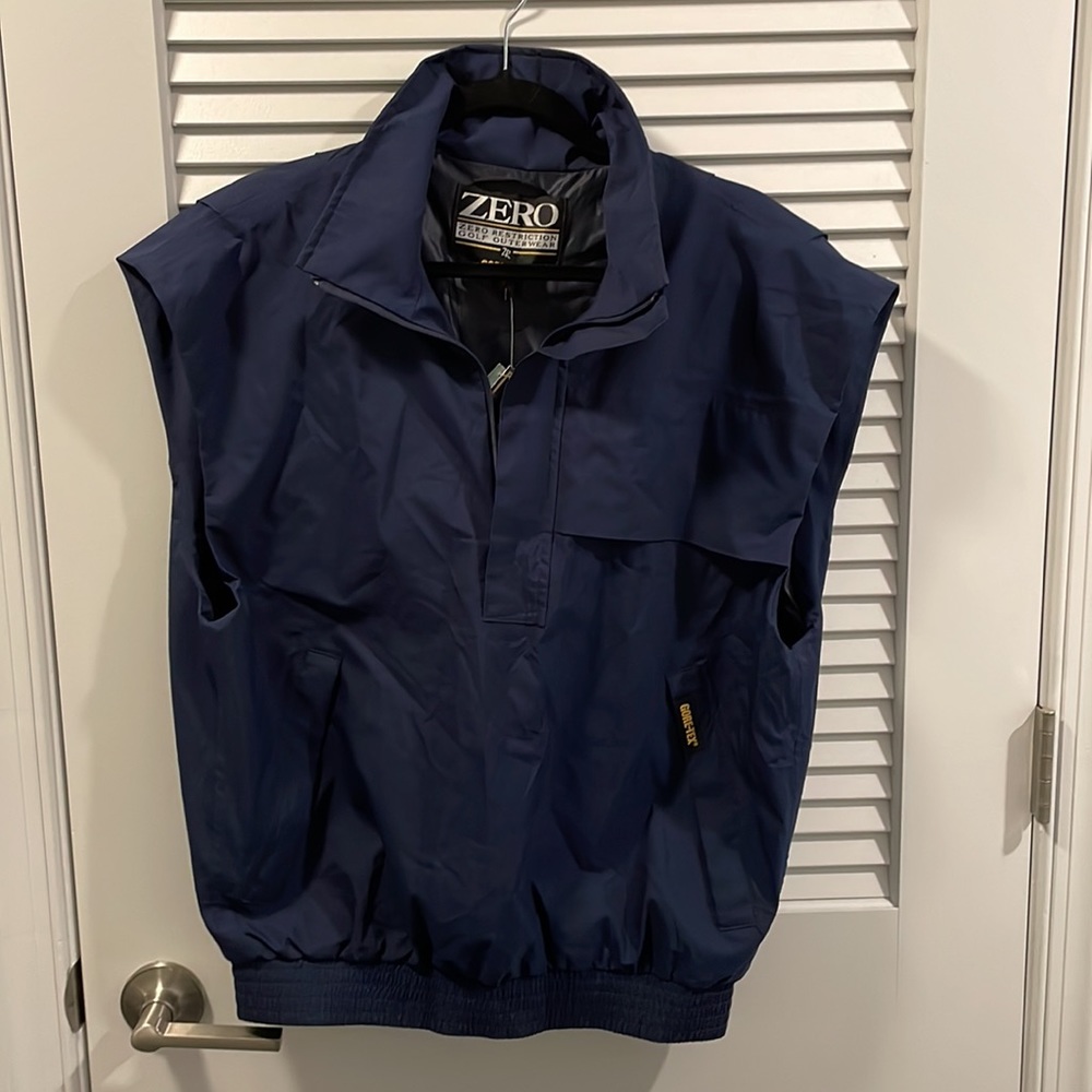 Goretex golf vest. Navy blue, size small. New with tags